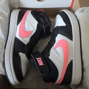 Nike Court Borough Mid 2